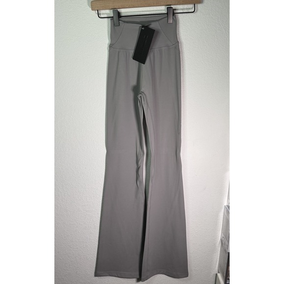 Alphalete Pants - NWT| Alphalete‎ Gray Flare Leggings Yoga Pants High Rise | Women XS